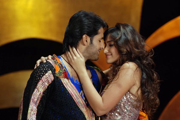 Nitin - Ileana - Rechipo - Movie Stills - 5 / 19 photos