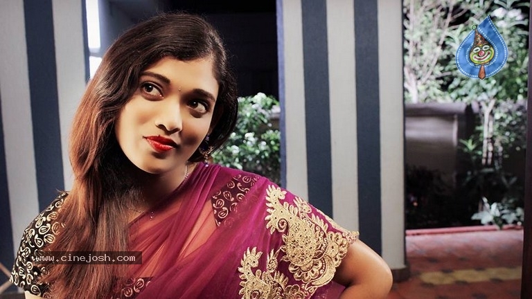 Rekha Boj Stills In Rangeela Movie - 1 / 19 photos