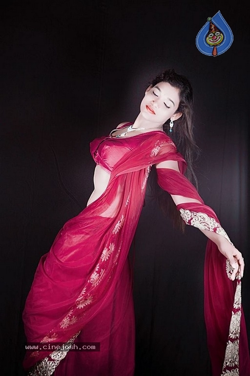 Rekha Boj Stills In Rangeela Movie - 3 / 19 photos