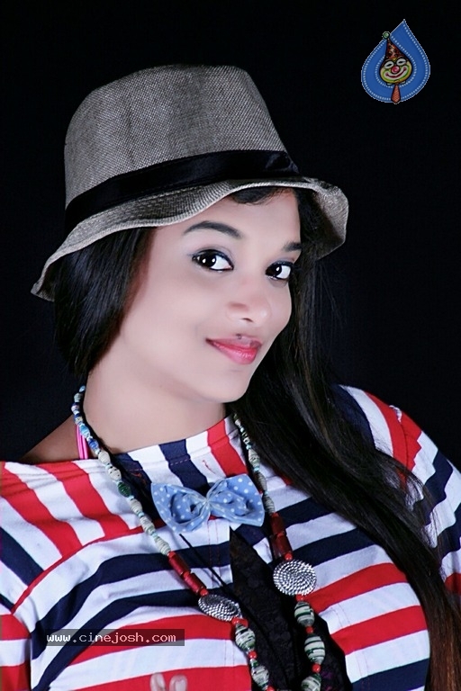 Rekha Boj Stills In Rangeela Movie - 5 / 19 photos