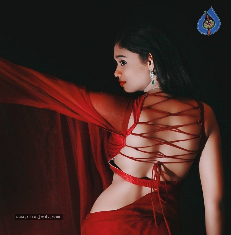 Rekha Boj Stills In Rangeela Movie - 11 / 19 photos