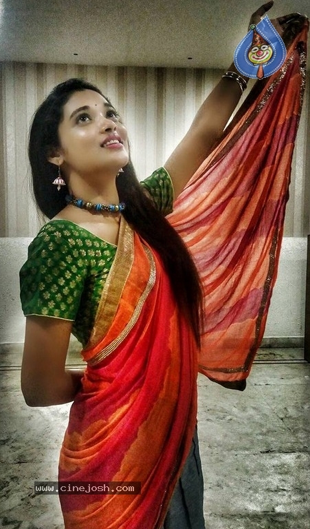 Rekha Boj Stills In Rangeela Movie - 13 / 19 photos