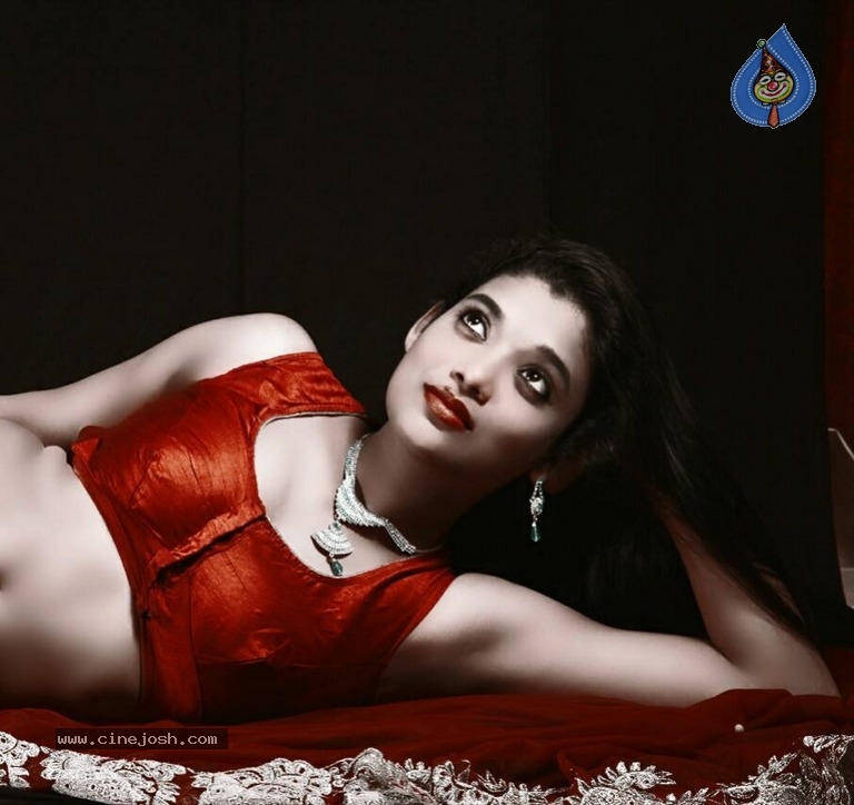 Rekha Boj Stills In Rangeela Movie - 14 / 19 photos