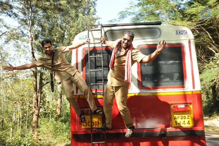 Right Right Movie Pics - 3 / 10 photos