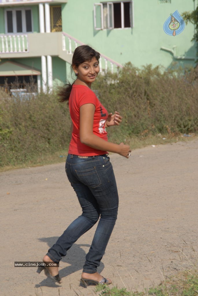 Ringa Ringa Movie Hot Stills - 5 / 28 photos