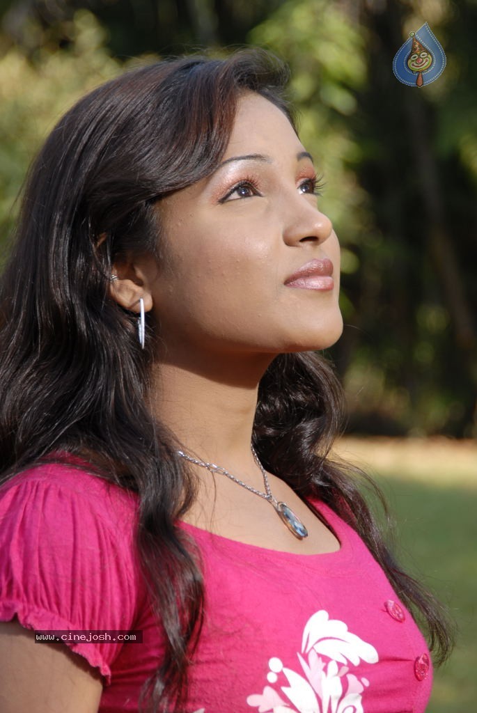 Ringa Ringa Movie Hot Stills - 21 / 28 photos