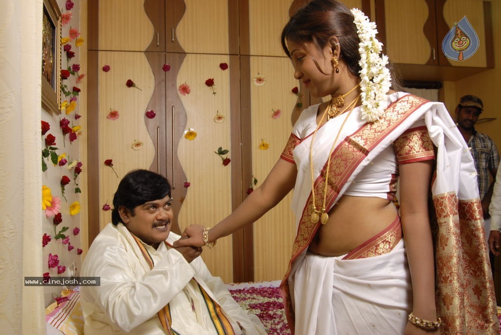 Ringa Ringa Movie Hot Stills - 24 / 28 photos