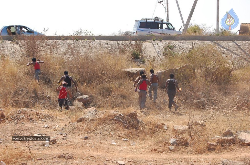 Road No 76 Chenchalguda Area Movie Stills - 34 / 52 photos