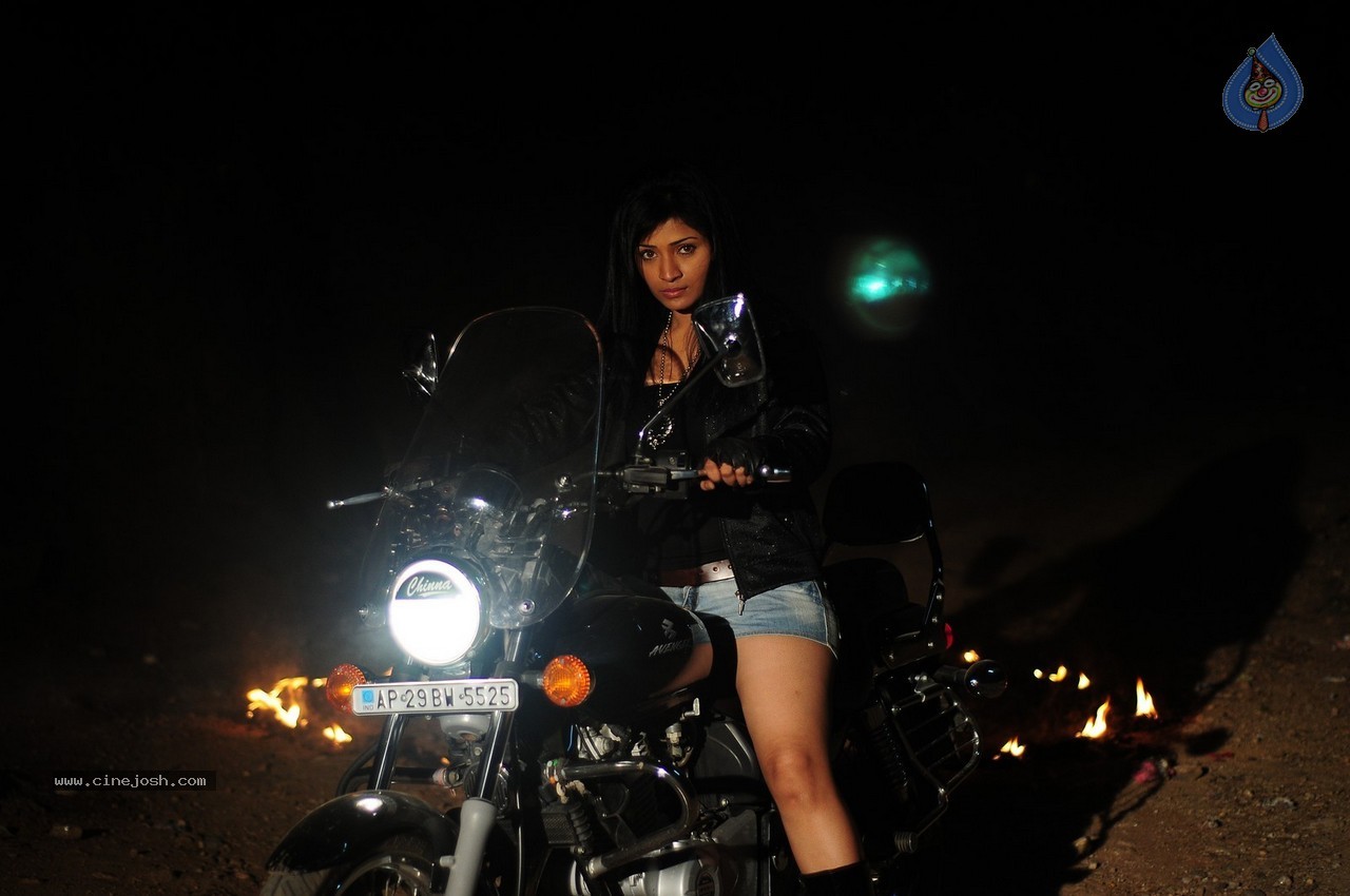 Romantic Target Movie Stills - 40 / 106 photos