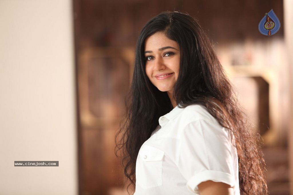 Romeo Juliet New Stills - 10 / 45 photos