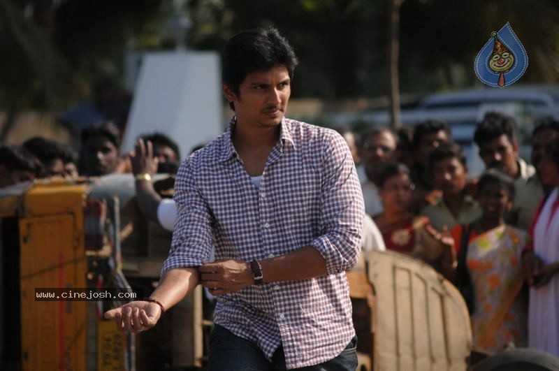 Rowthiram Tamil Movie New Stills - 27 / 43 photos