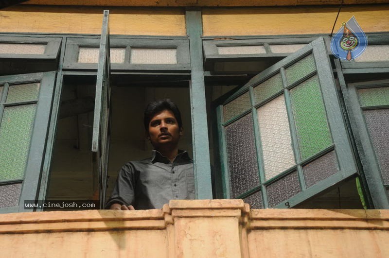 Rowthiram Tamil Movie New Stills - 28 / 43 photos