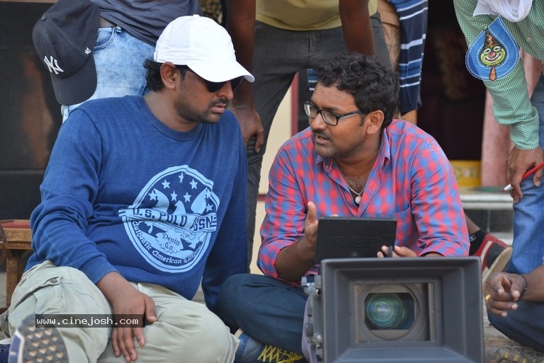 RX100 Movie Working Stills - 7 / 10 photos