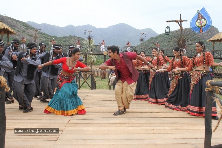 Saamy 2 Movie Photos - 7 / 11 photos