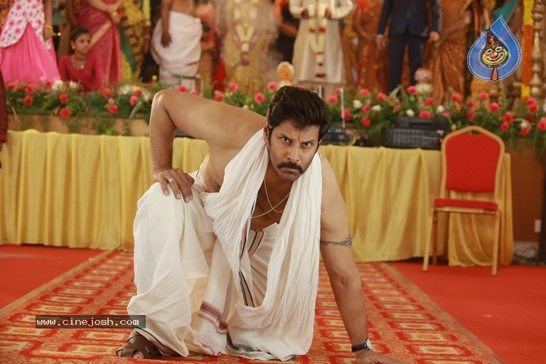 Saamy 2 Movie Photos - 10 / 11 photos