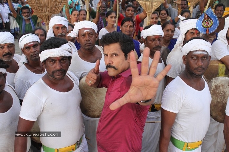 Saamy Square Movie New Stills - 8 / 12 photos