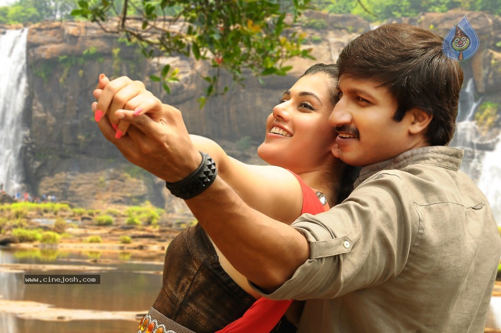 Sahasam Movie Pics - 1 / 4 photos