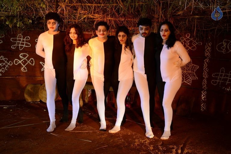 Sahasam Seyara Dimbaka Latest Photos - 40 / 57 photos