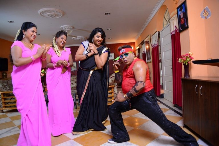 Sahasam Seyara Dimbaka Latest Photos - 45 / 57 photos