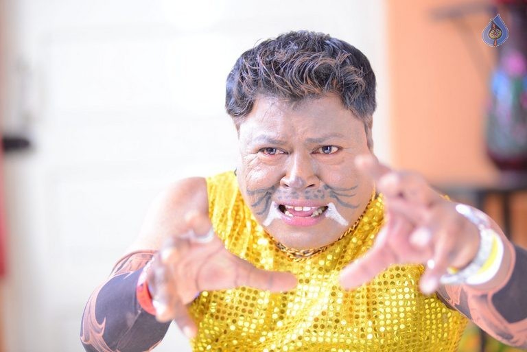 Sahasam Seyara Dimbaka New Photos - 22 / 31 photos