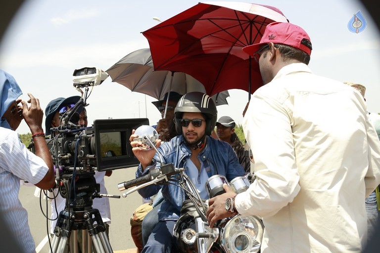 Sahasam Swasaga Saagipo Photos - 2 / 18 photos