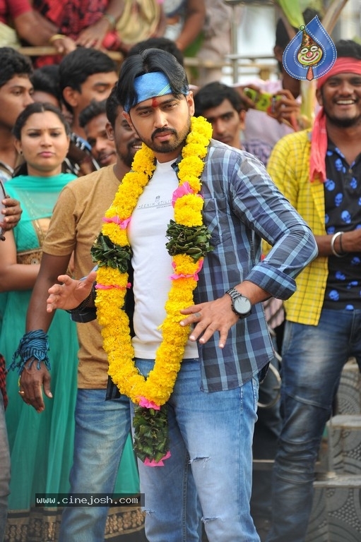 Sakalakala Vallabhudu Movie Stills And Working Stills - 26 / 28 photos