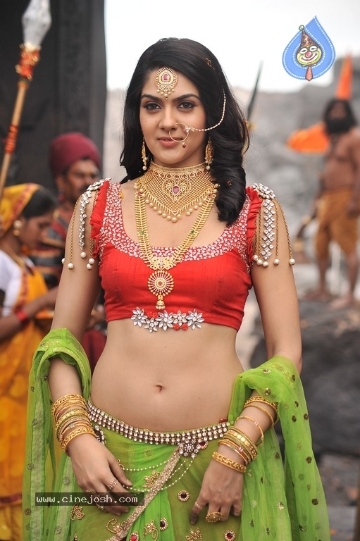 Sakshi Chowdary Stills From Suvarna Sundari Movie - 1 / 7 photos