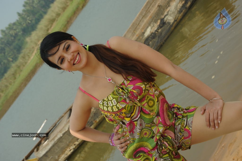 Saloni Stills in Telugu Ammayi Movie - 19 / 52 photos