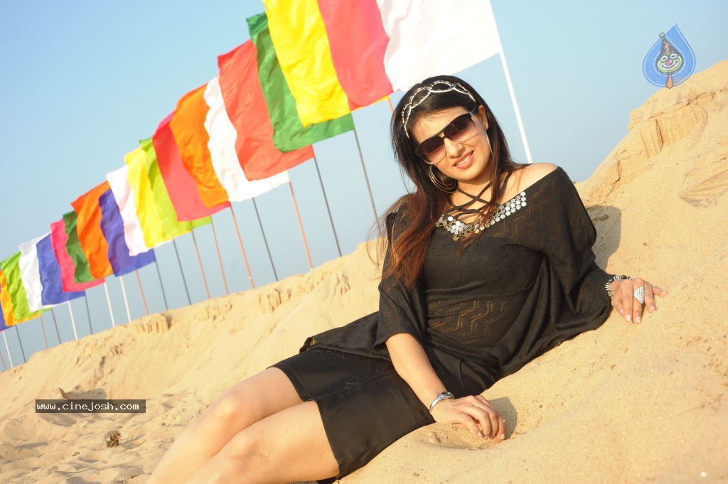 Saloni Stills in Telugu Ammayi Movie - 24 / 52 photos