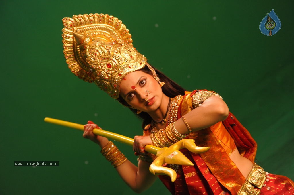 Saloni Stills in Telugu Ammayi Movie - 29 / 52 photos