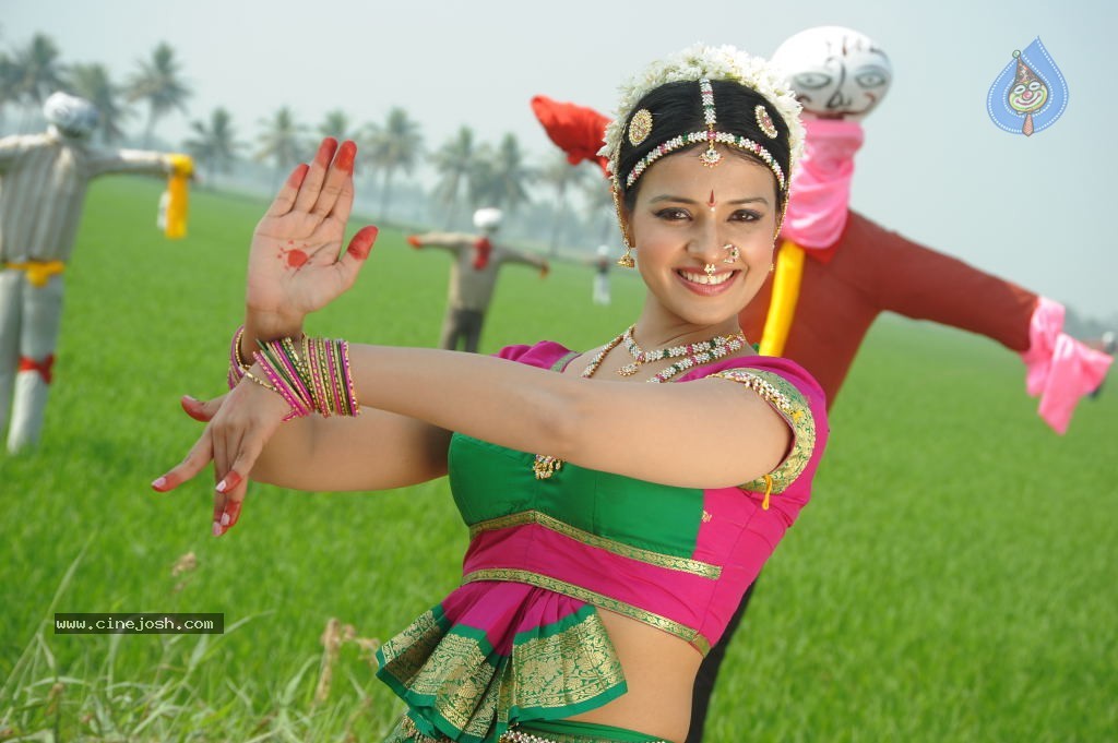 Saloni Stills in Telugu Ammayi Movie - 31 / 52 photos