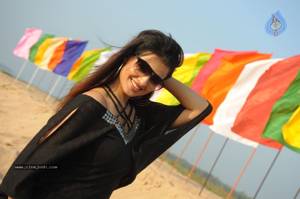 Saloni Stills in Telugu Ammayi Movie - 36 / 52 photos