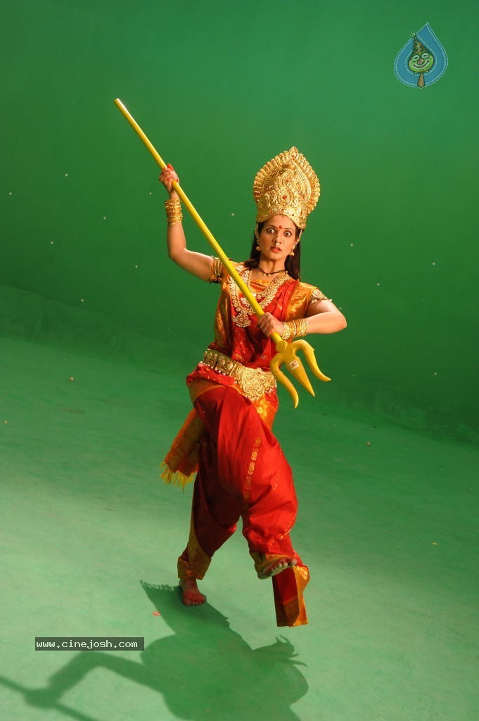 Saloni Stills in Telugu Ammayi Movie - 38 / 52 photos