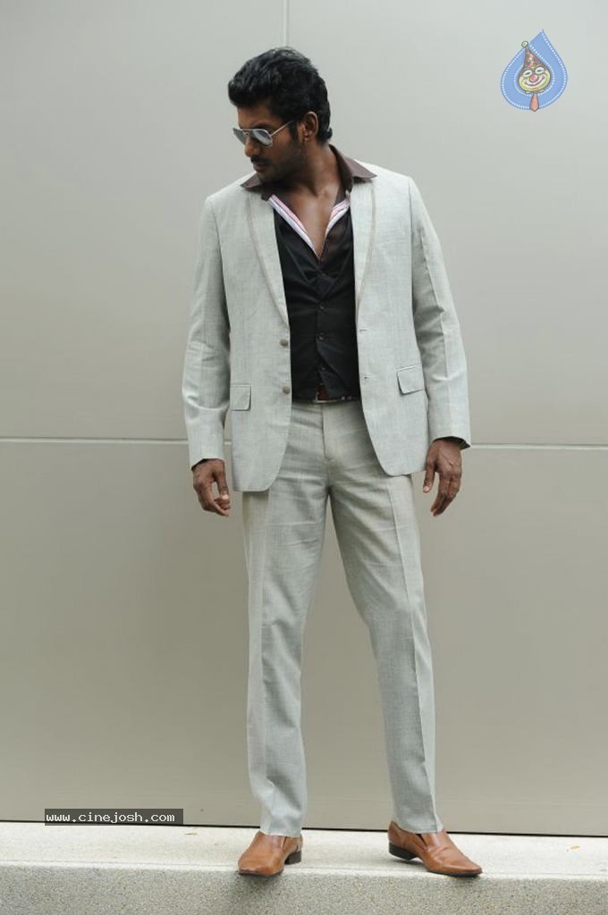 Samar Tamil Movie Stills - 27 / 33 photos