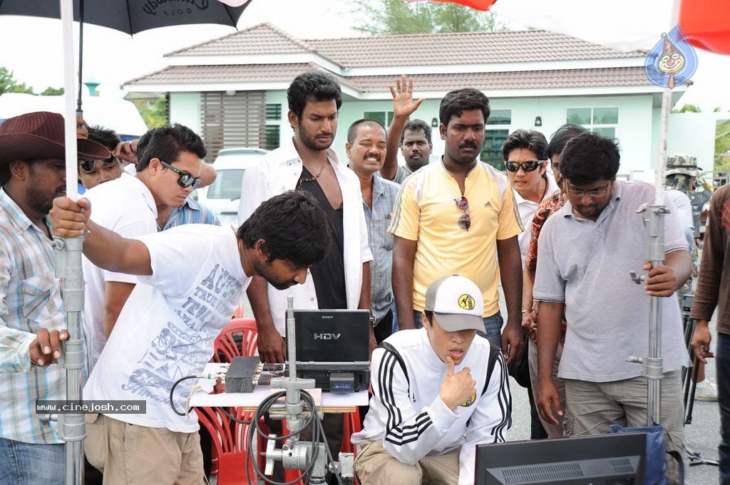 Samar Tamil Movie Stills - 30 / 33 photos