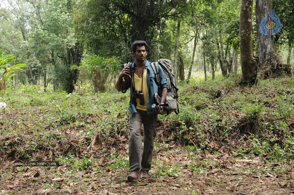 Samar Tamil Movie Stills - 8 / 9 photos