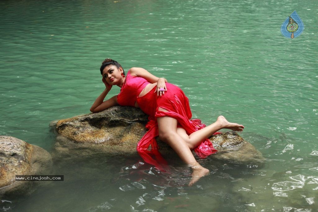 Sandamarutham Tamil Movie Pics - 9 / 33 photos