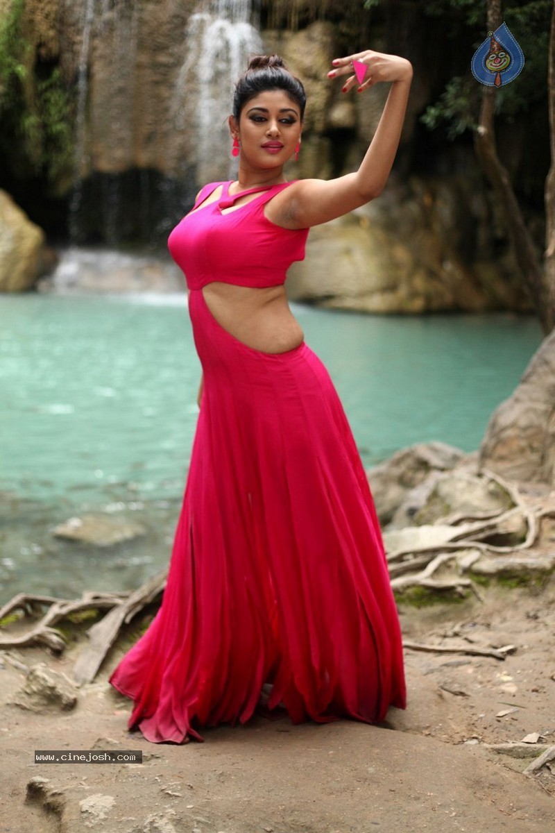 Sandamarutham Tamil Movie Pics - 11 / 33 photos