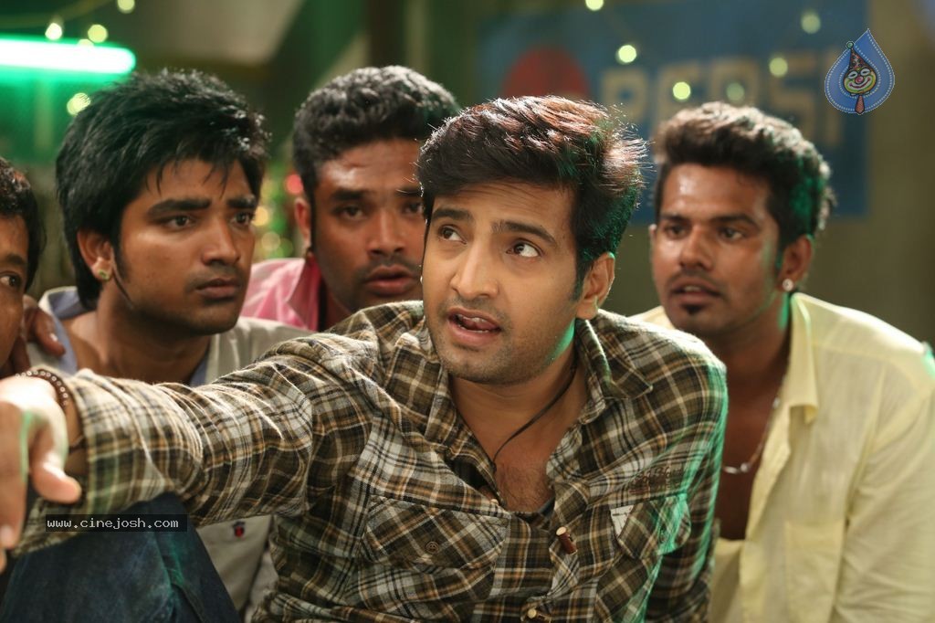 Santhanam's Inimey Ippadithaan Tamil Movie Stills - 1 / 30 photos