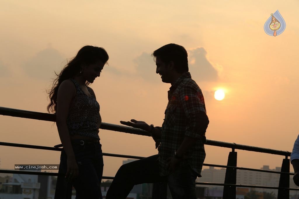 Santhanam's Inimey Ippadithaan Tamil Movie Stills - 21 / 30 photos