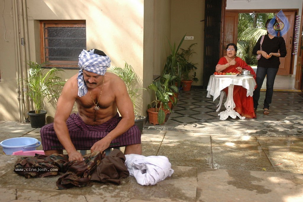 Sarkar Gunda Movie Stills - 17 / 67 photos