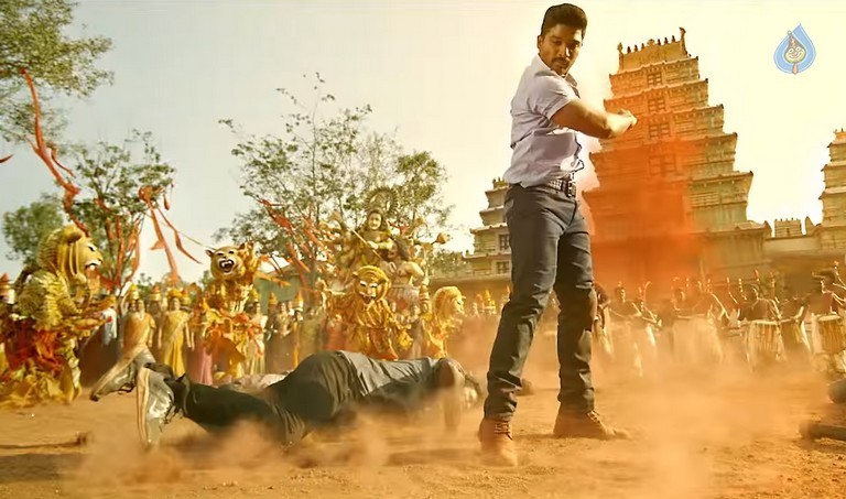 Sarrainodu Movie Photos - 13 / 19 photos