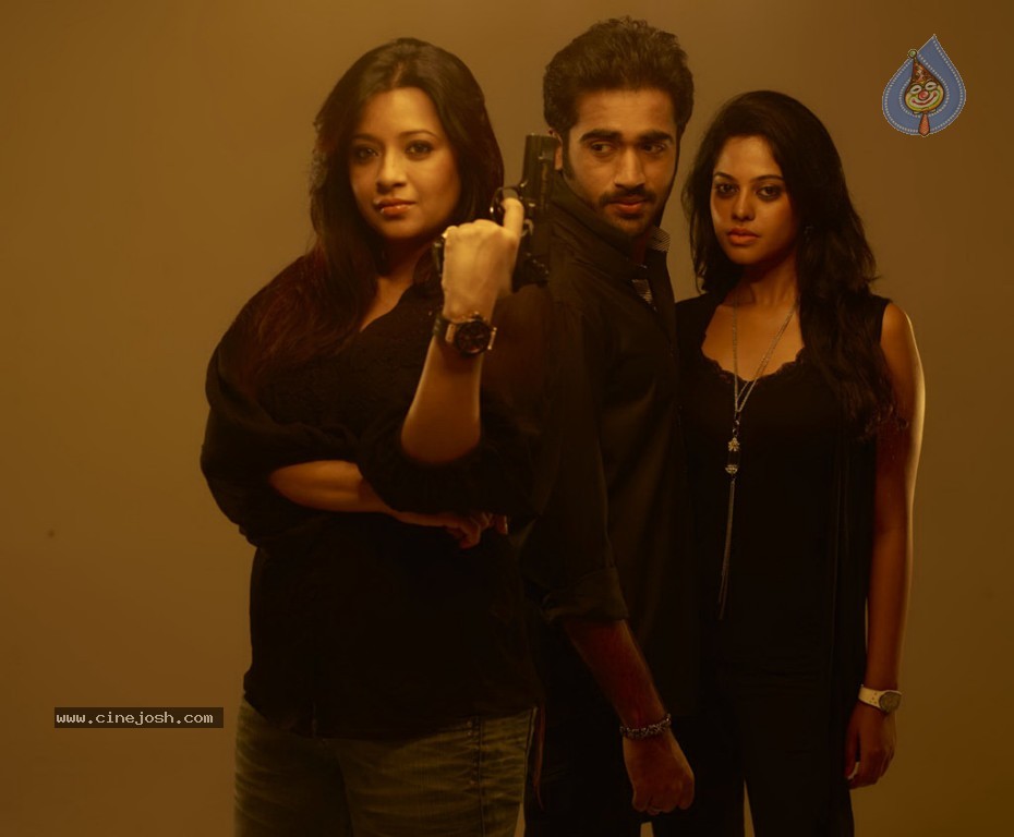 Sattam Oru Iruttarai Tamil Movie New Stills - 33 / 63 photos