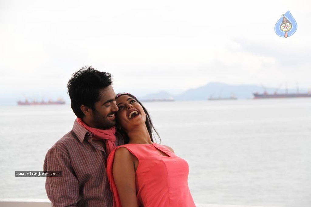 Sattam Oru Iruttarai Tamil Movie Stills - 13 / 33 photos