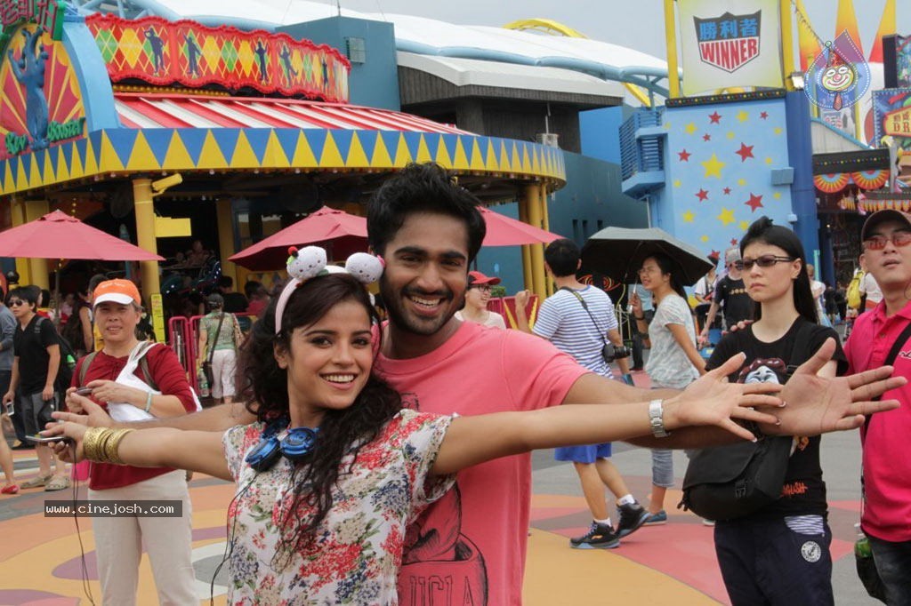 Sattam Oru Iruttarai Tamil Movie Stills - 28 / 33 photos