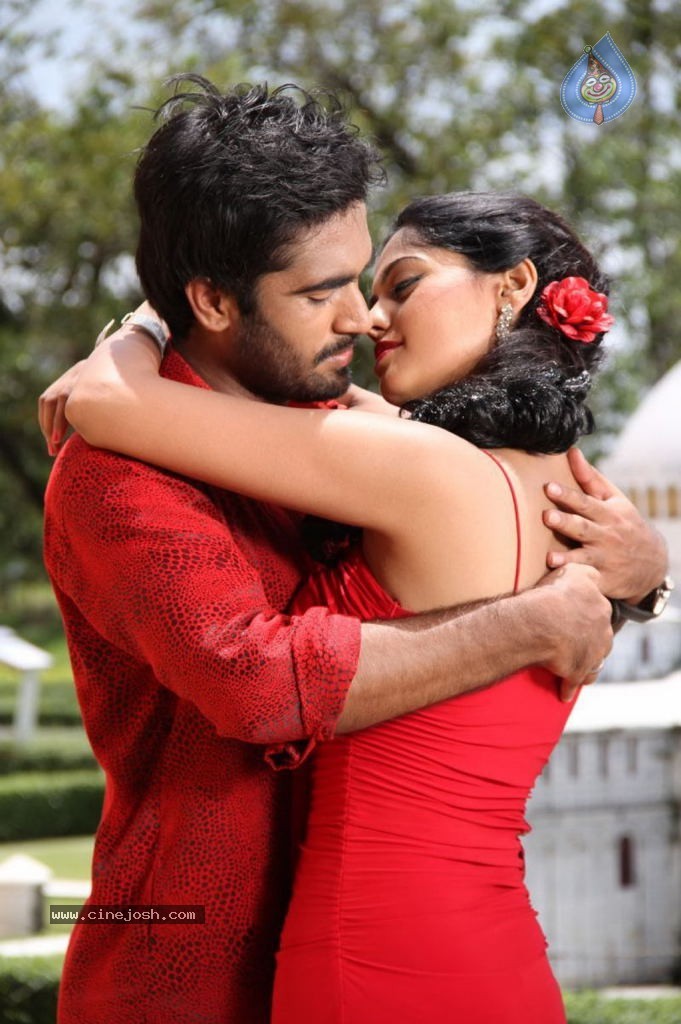 Sattam Oru Iruttarai Tamil Movie Stills - 29 / 33 photos