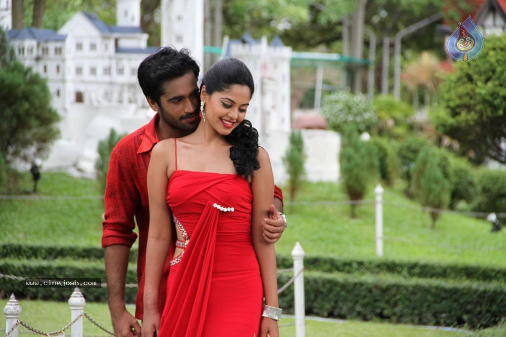 Sattam Oru Iruttarai Tamil Movie Stills - 31 / 33 photos