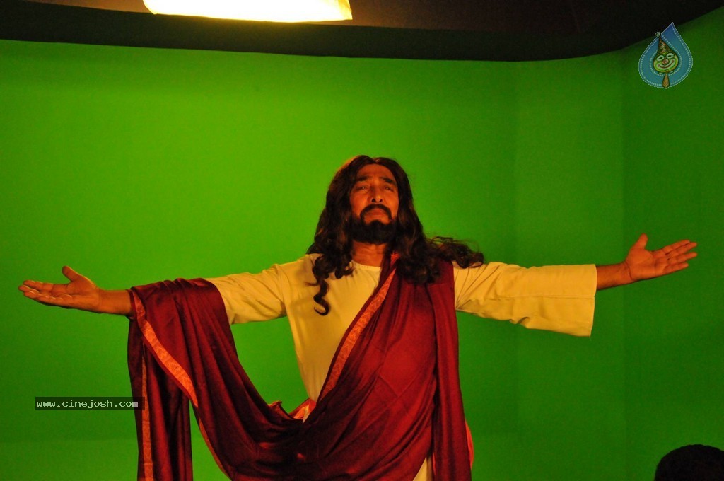 Satyam Vaipu Margam Stills n Walls - 37 / 49 photos