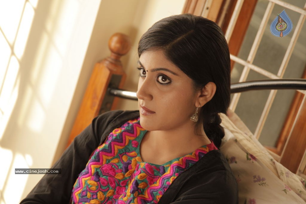 Second Hand Movie New Photos - 42 / 43 photos