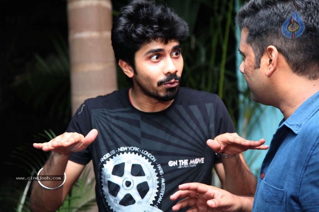 Seesa Movie Stills and Posters - 34 / 53 photos